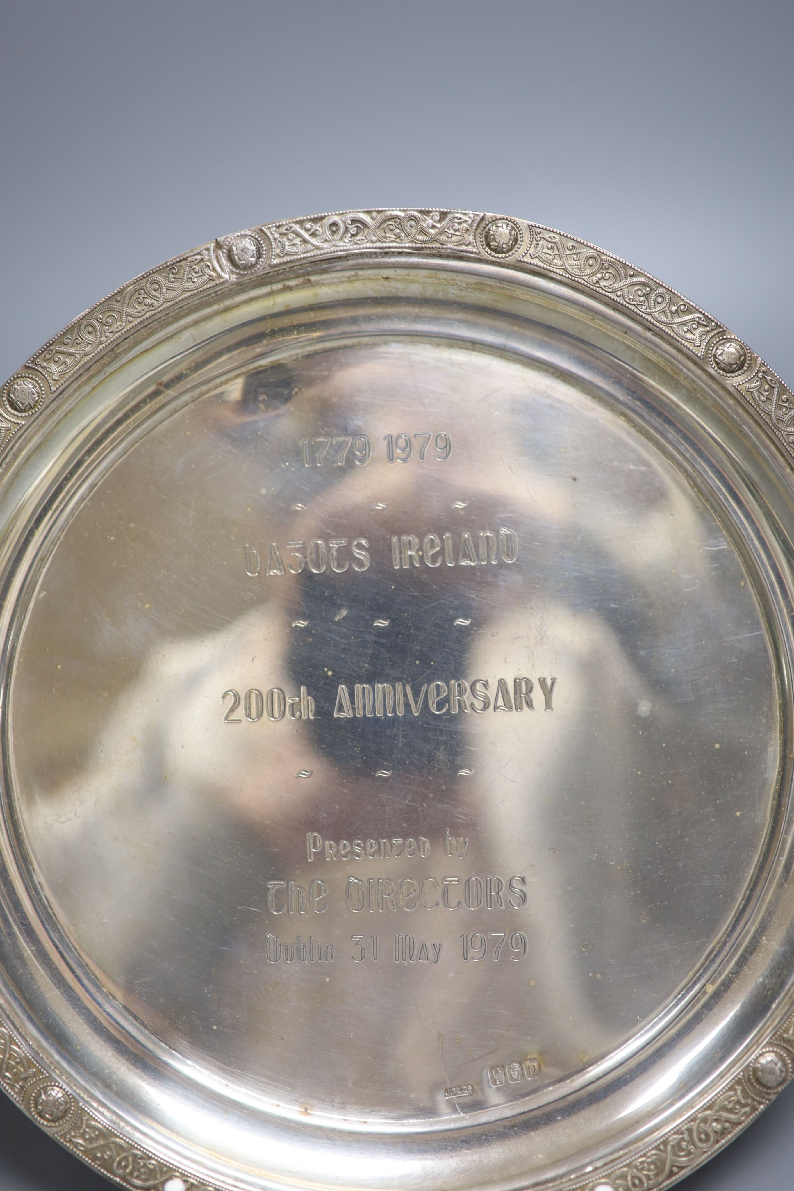 A modern Irish silver presentation waiter, with engraved inscription, Dublin, 1979, 20.4cm, 12oz.
